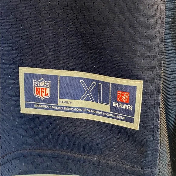 Marshawn Lynch Jersey - Picture 2 of 4